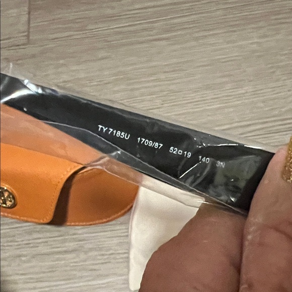 Tory Burch Black Rectangular Sunglasses - Picture 5 of 11